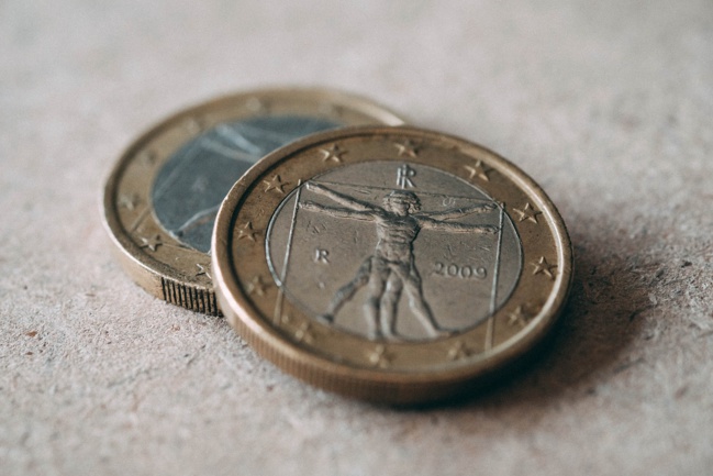 Les entreprises augmentent plus facilement les jeunes salariés