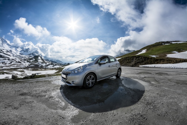 Le groupe PSA augmente son patron Carlos Tavares