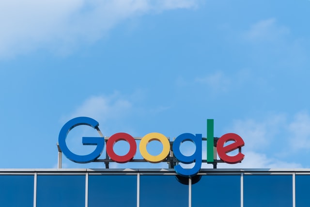 Google : les collaborateurs en télétravail voient leurs salaires réduits