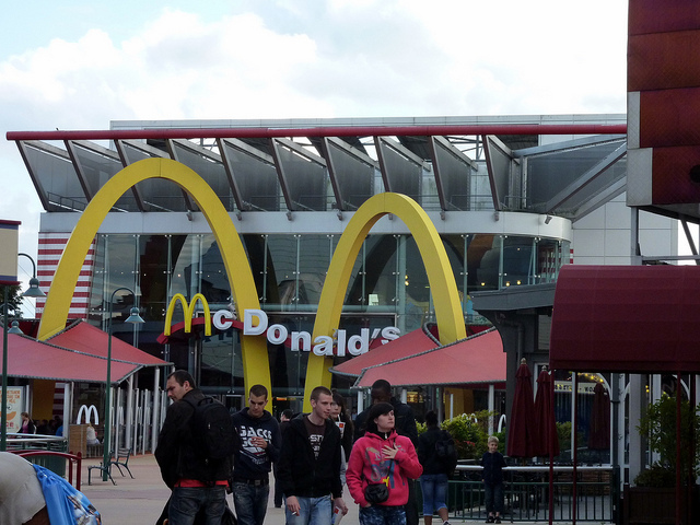 McDonald’s veut recruter les séniors « faute de main-d’œuvre »