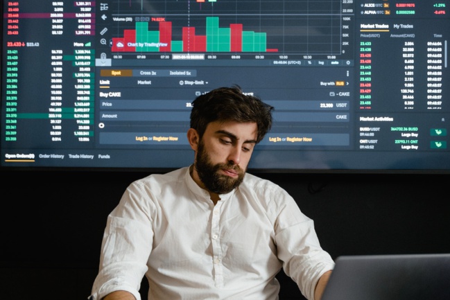 La valeur du conglomérat Adani est estimée à 218 milliards de dollars. La valeur du conglomérat Adani est estimée à 218 milliards de dollars.