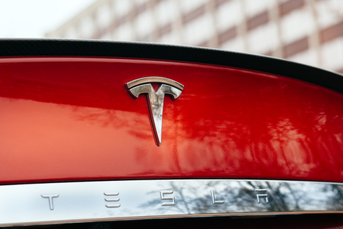 ​Tesla débauche en masse chez Apple