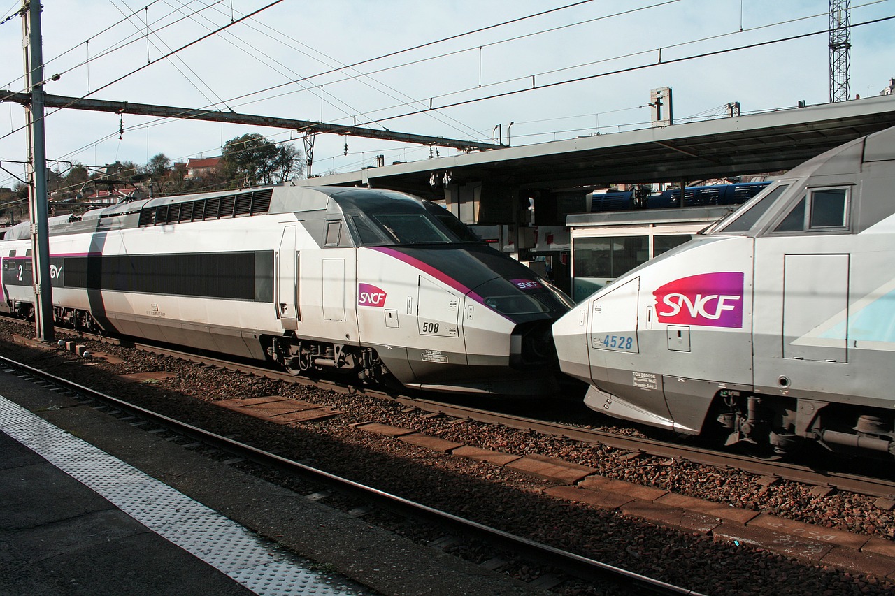 Sexisme : la SNCF impose-t-elle la jupe à ses hôtesses des TGV ?