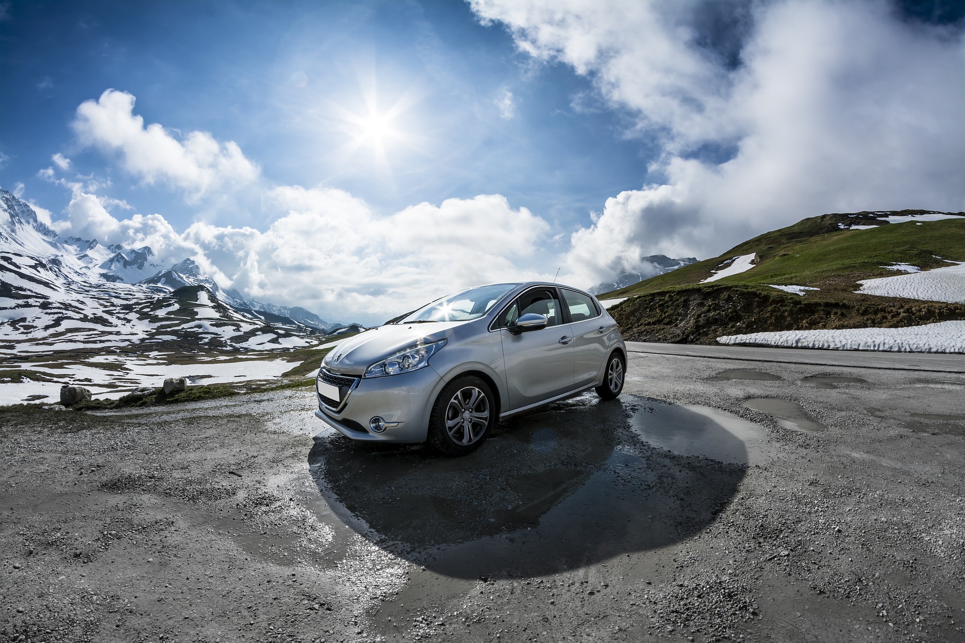 Le groupe PSA augmente son patron Carlos Tavares