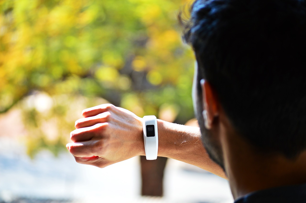En achetant Fitbit, Google se repositionne face à l'Apple Watch