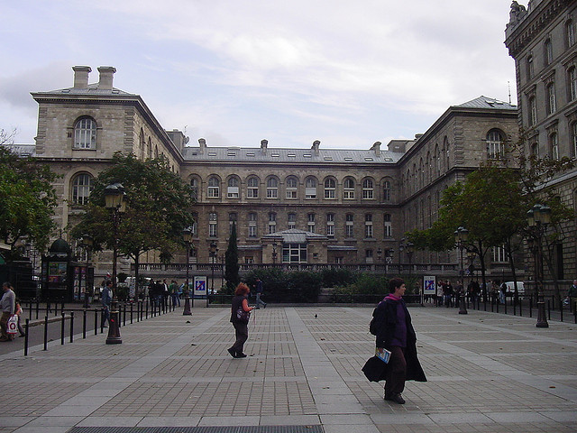 Le management des hôpitaux de l'AP-HP en crise Le management des hôpitaux de l'AP-HP en crise