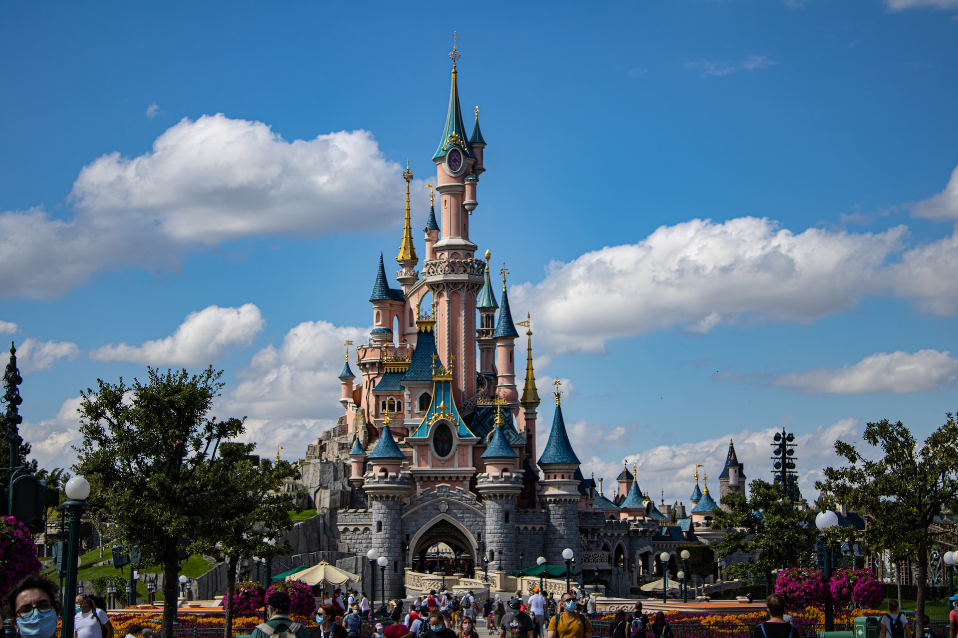 Grève à Disneyland Paris: les « horaires adaptés » dans le collimateur des syndicats