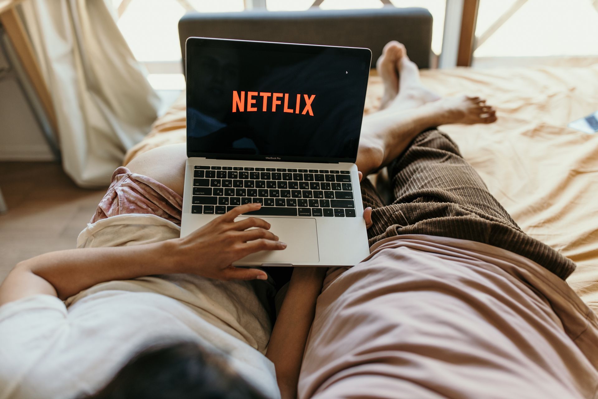 Netflix licencie 1.000 salariés : pourquoi cette restructuration massive dans un contexte de concurrence accrue ?
