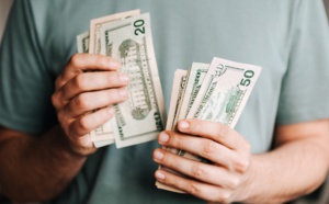 Le gouvernement français présente une loi visant à étendre l'intéressement, la participation et les primes à toutes les entreprises de plus de 11 salariés. Cette loi pourrait changer le paysage de la rémunération en entreprise, favorisant un partage de la valeur plus équitable.