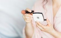 Chanel va payer ses salariés à 100% jusqu'au 8 mai, sans recours au chômage partiel Chanel va payer ses salariés à 100% jusqu'au 8 mai, sans recours au chômage partiel