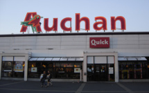 Auchan réorganise ses services : moins de cadres et plus d’employés de contact