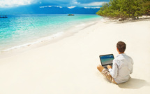 Plus de la moitié des salariés français travaillent pendant leurs vacances Plus de la moitié des salariés français travaillent pendant leurs vacances