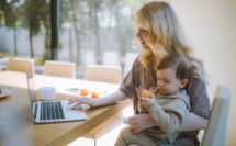 Concilier travail en présentiel et garde d’enfants, tout sauf une évidence pour les salariés parents !