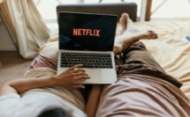 Netflix licencie 1.000 salariés : pourquoi cette restructuration massive dans un contexte de concurrence accrue ?